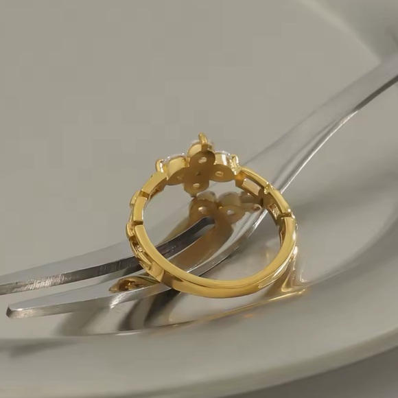 💫Flash Sale💫Flower Gold Plated Stainless Steel Geometric Clover Ring - Picture 5 of 6